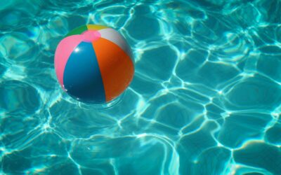 Ballon dans une piscine